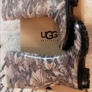 EUC - UGG Rainboots - size 6 but run larger